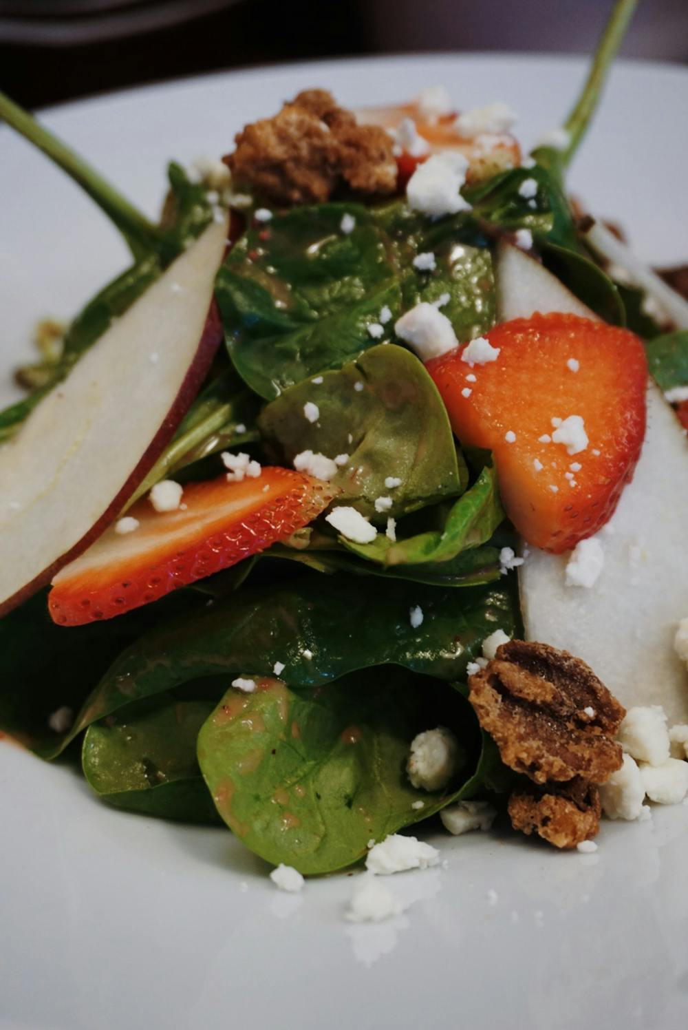Spinach Salad with Pears, Gorgonzola, and Pecans