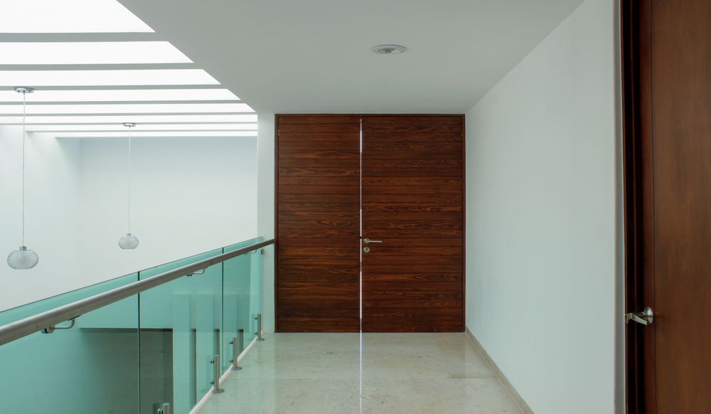 Puerta moderna de madera
