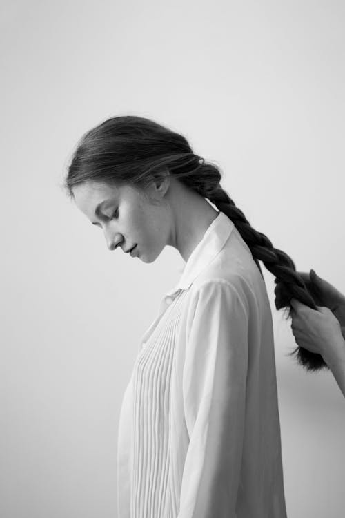 Fotos de stock gratuitas de blanco y negro, cabello, de cerca