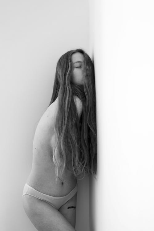 Fotos de stock gratuitas de blanco y negro, desnudo, escala de grises