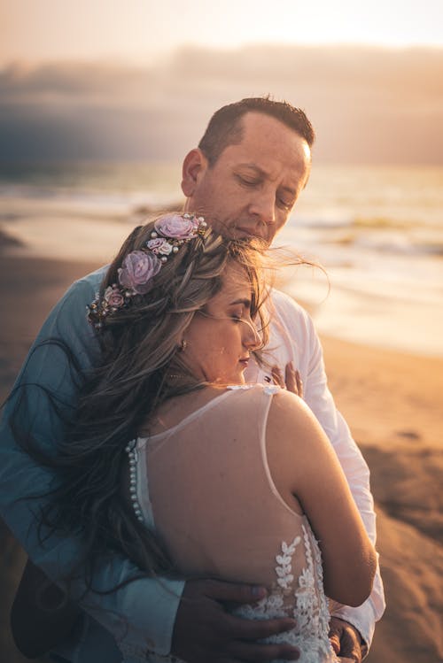 Free A Romantic Couple Hugging on the Beach Stock Photo
