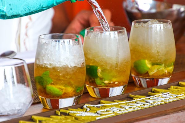 Tụ họp bạn bè