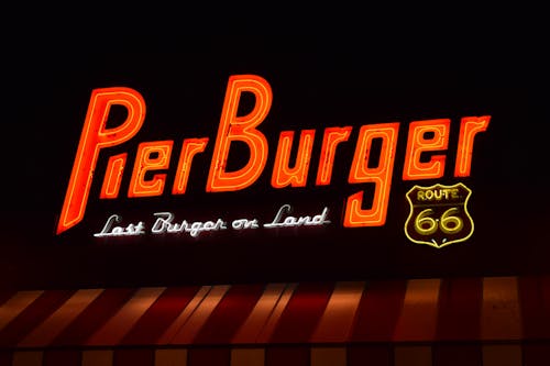 Fotobanka s bezplatnými fotkami na tému burger, cedule, čierne pozadie