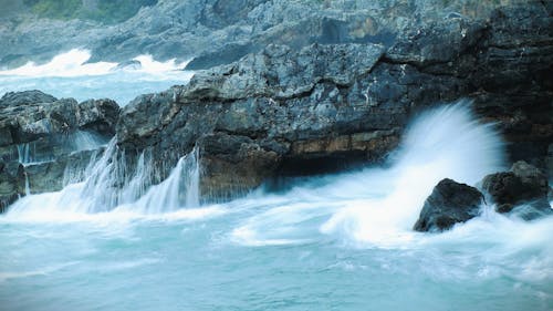 бесплатная Бесплатное стоковое фото с берег, брызги, волны Стоковое фото