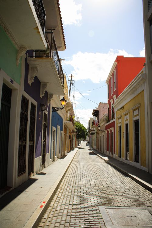 Free Vibrant street view in Old San Juan, showcasing colorful colonial architecture under a bright sky. Stock Photo