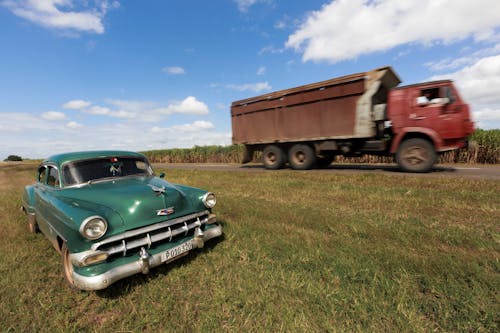 Free Ingyenes stockfotó autó, fű, Gépkocsik témában Stock Photo