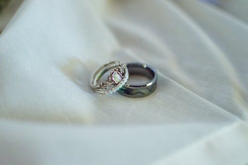 Free stock photo of engagement ring, pearl ring, wedding bands
