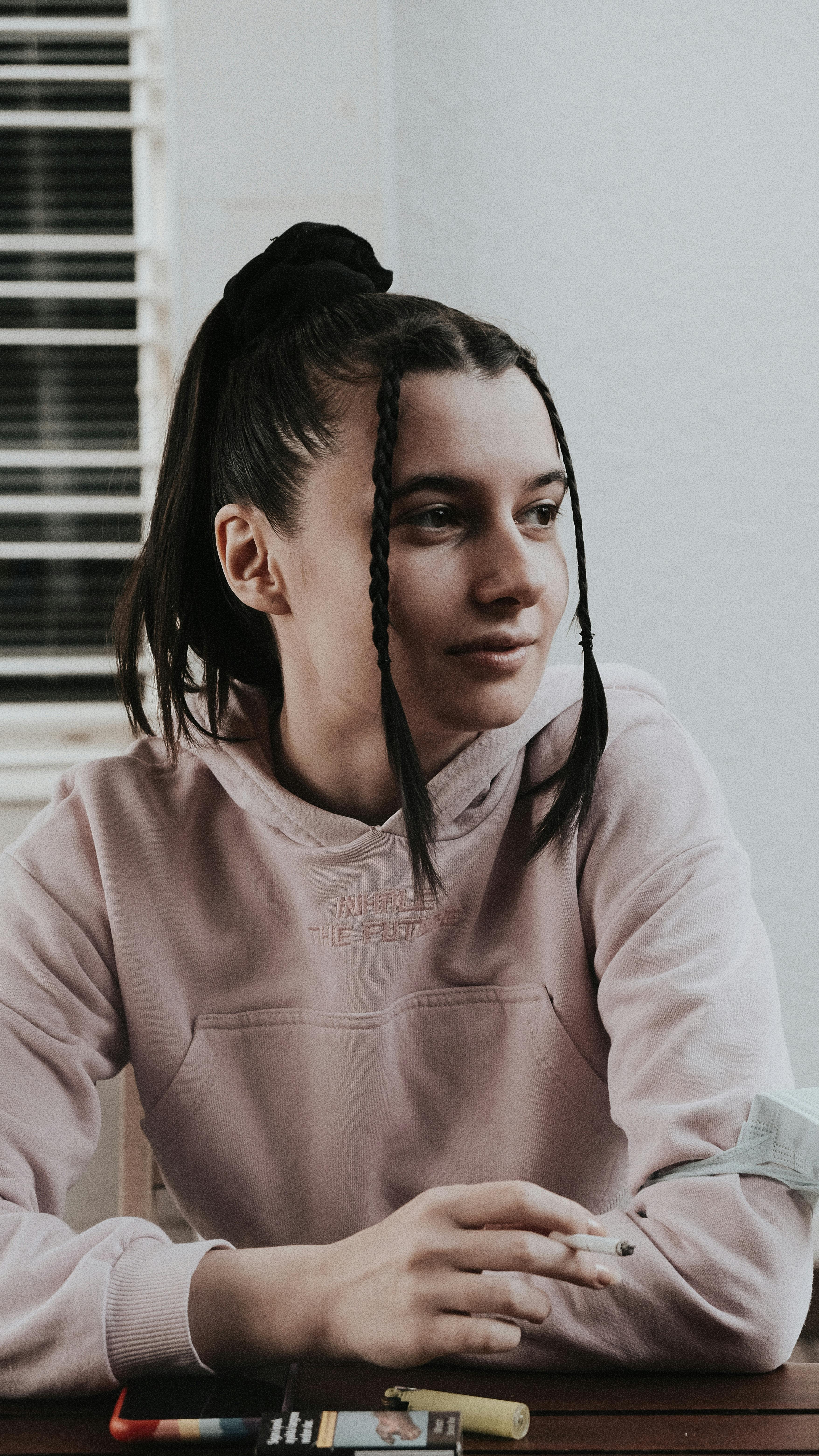 Miễn phí Ảnh lưu trữ miễn phí về ánh sáng tự nhiên, áo hoodie màu hồng, bắn dọc Ảnh lưu trữ