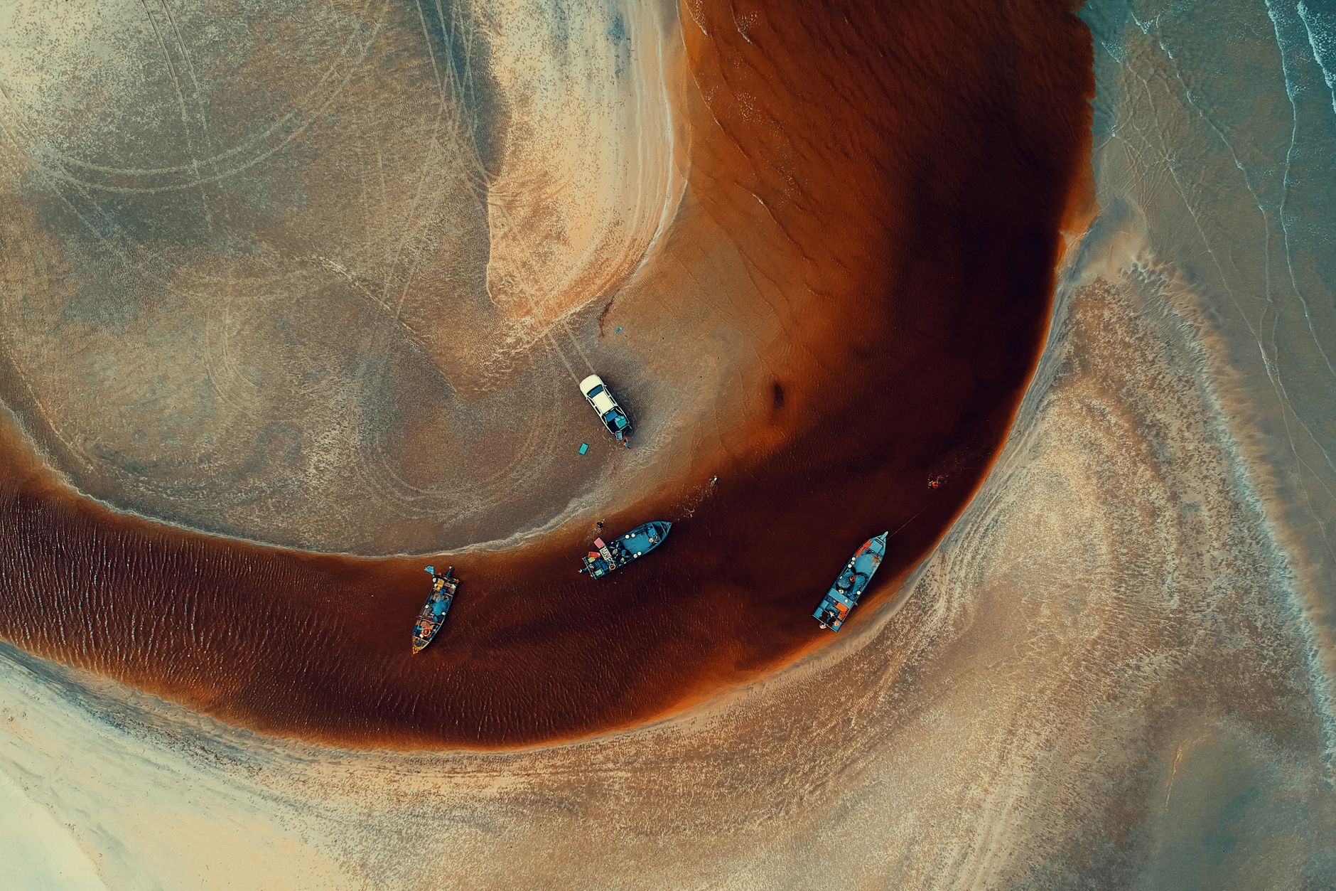 Oil Traders Binge on Chaos as Hormuz Deal Fades into Mirage