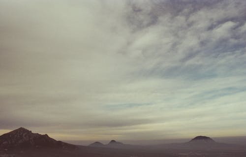 Ingyenes stockfotó borongós, dombok, felhők témában Stockfotó