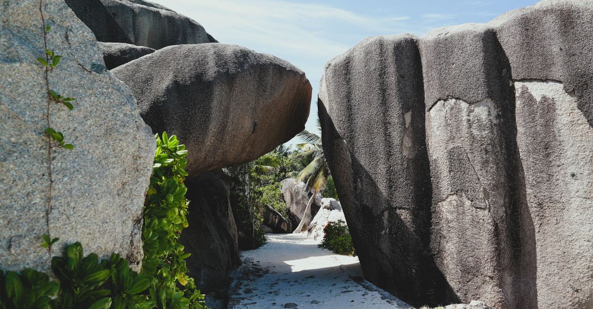 Passage between Stones · Free Stock Photo
