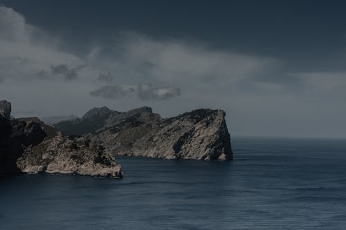 бесплатная Бесплатное стоковое фото с горизонт, затуманенное небо, море Стоковое фото