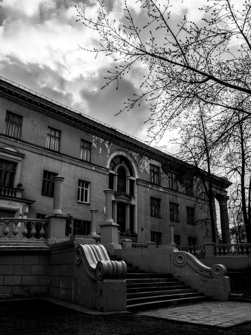 Free Grayscale image showcasing a historic building facade with intricate architecture. Stock Photo