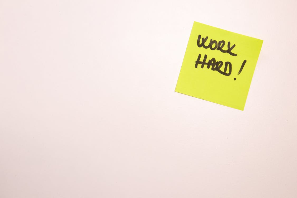 Work Hard Written on a Sticky Note · Free Stock Photo