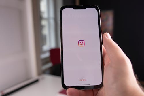 Immagine gratuita di avvicinamento, cellulare, instagram