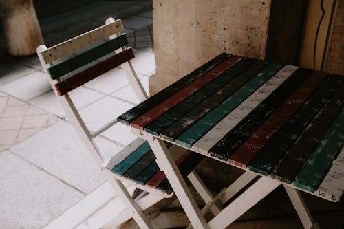 Foto profissional grátis de cadeira, cheio de cor, mesa