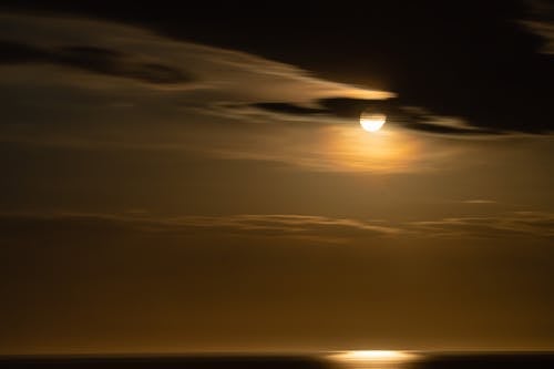 Foto profissional grátis de céu, fotografia da lua, iluminado por trás