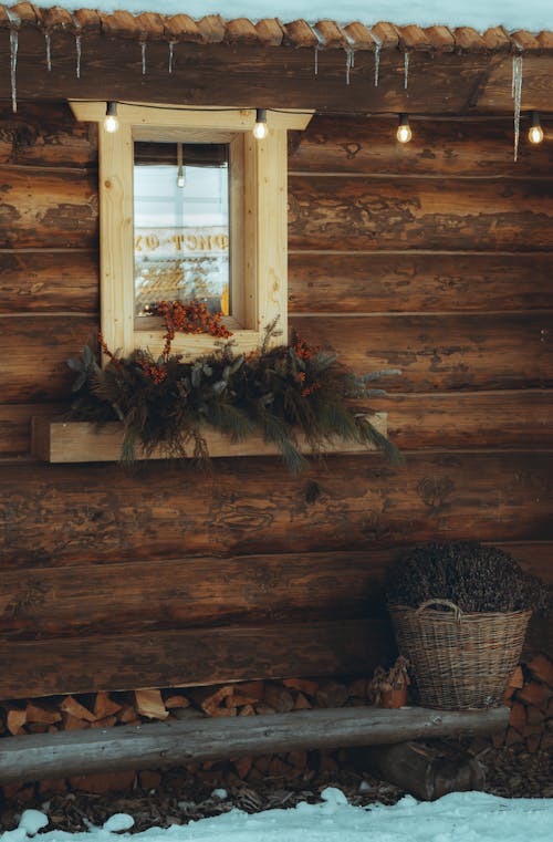 Free Window of Wooden Cabin Stock Photo