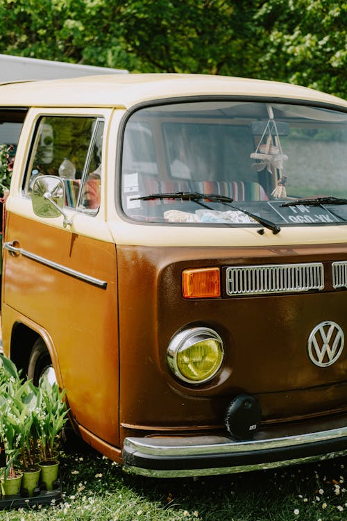 Free Classic Volkswagen Van Parked on the Grass Stock Photo