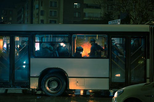 Fotobanka s bezplatnými fotkami na tému autobus, ľudia, mesta