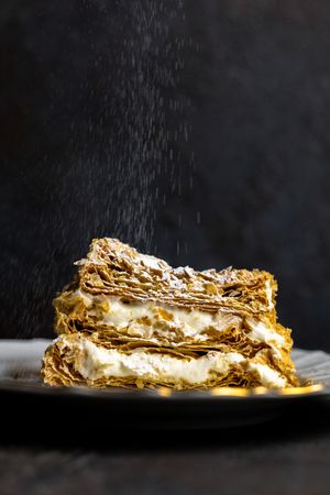 Mille-feuille-Törtchen mit Puderzucker