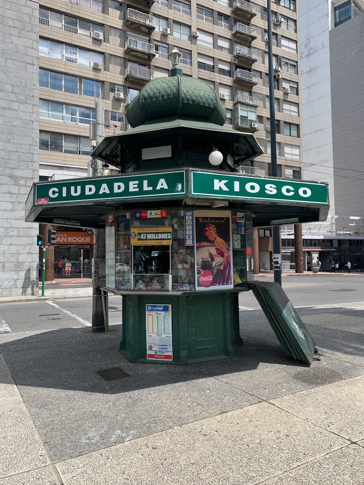 Kiosk Plaza Of The 33