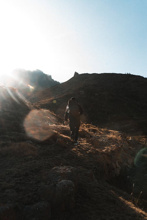 Foto stok gratis backlit, eksplorasi, gunung