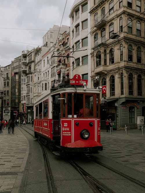 Imagine de stoc gratuită din clădiri, fotografiere verticală, linii de tramvai