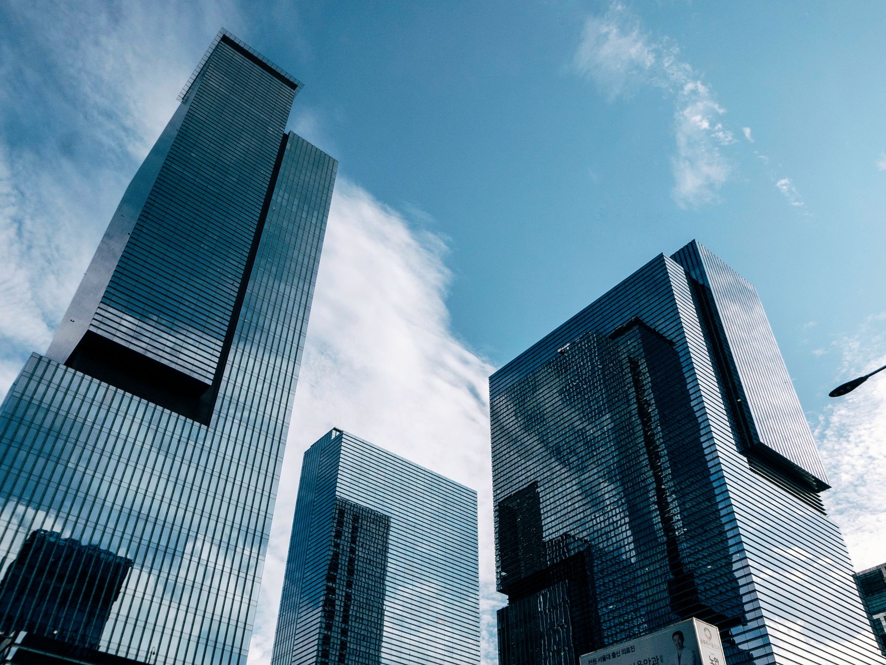 Exterior view of the modern Samsung Medical Center building in Seoul, Korea