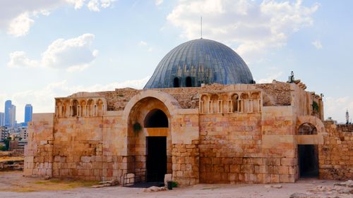 Free Historic Umayyad Palace with its iconic dome, located in Amman, Jordan, under a clear sky. Stock Photo