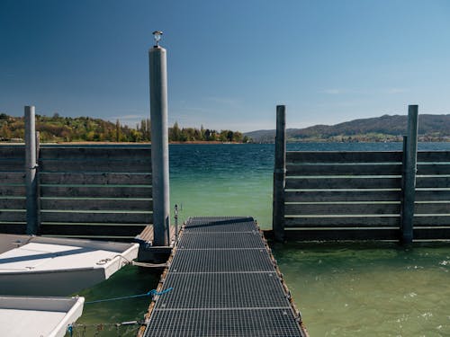 คลังภาพถ่ายฟรี ของ จอดเรือ, ท้องฟ้าสีคราม, ท่าเทียบเรือ