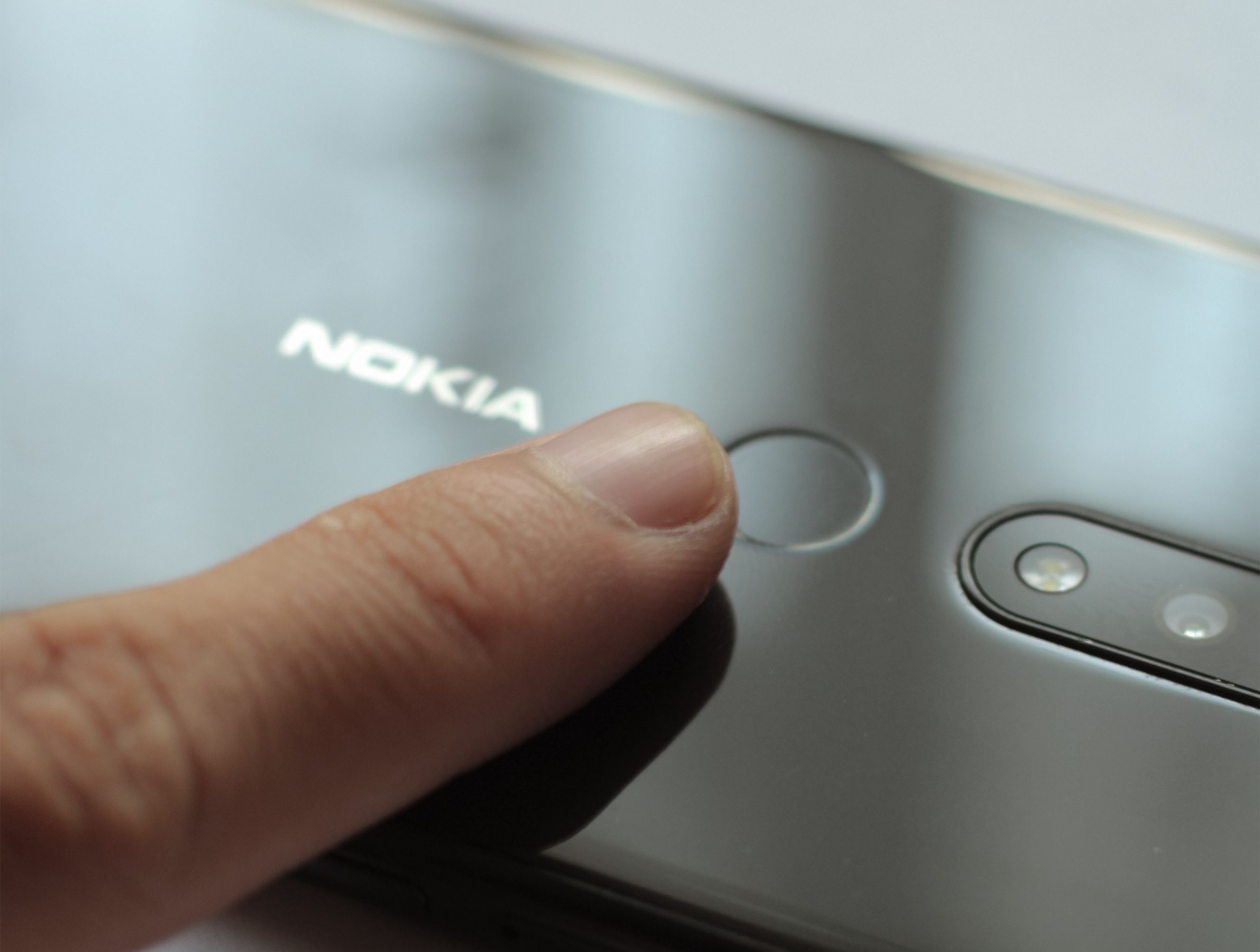 Odblokowywanie smartfona odciskiem palca