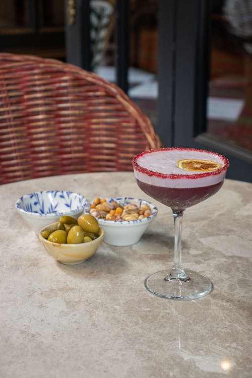 Foto profissional grátis de azeitonas, bebida cocktail, clover club