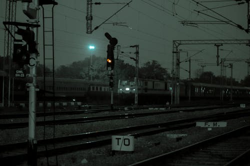 Бесплатное стоковое фото с железнодорожная станция, индийская железная дорога, канатная дорога