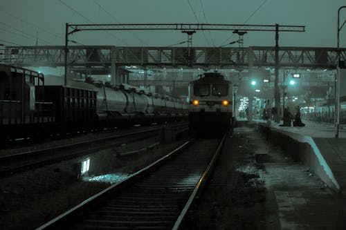 Бесплатное стоковое фото с yellowlight, железная дорога, железнодорожная станция