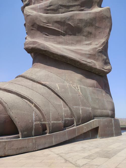 Free Close-up of the Statue of Unity's foot in Narmada, capturing its monumental scale. Stock Photo