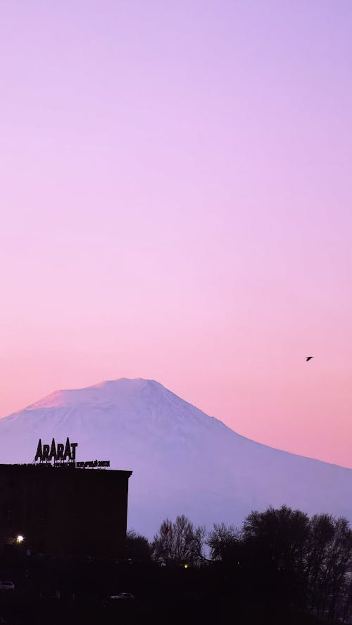 Foto profissional grátis de alvorecer, cair da noite, montanha