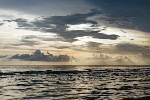 Водоем во время Золотого часа