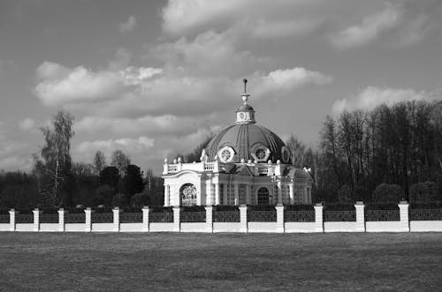 Darmowe zdjęcie z galerii z atrakcja turystyczna, czarny i biały, historyczny punkt orientacyjny