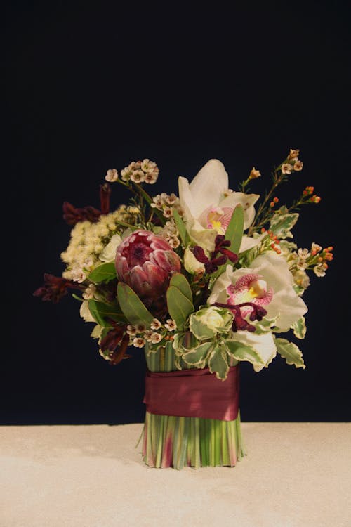 çiçek buketi, güzel çiçekler, suni çiçekler içeren Ücretsiz stok fotoğraf