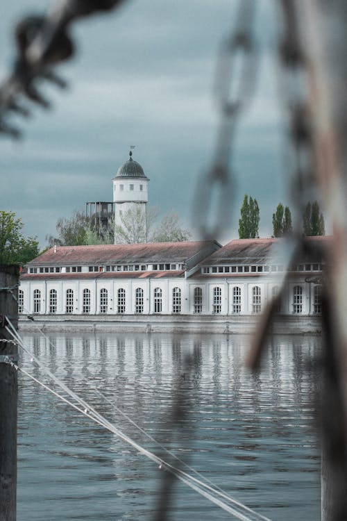 Kostenloses Stock Foto zu draußen, düsterer himmel, fluss