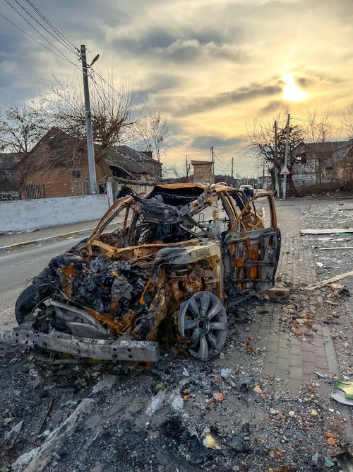 Бесплатное стоковое фото с автомобиль, вертикальный выстрел, происшествие