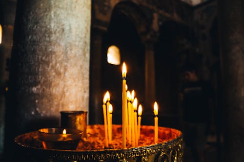 Foto profissional grátis de candelabro, fechar-se, lamparinas