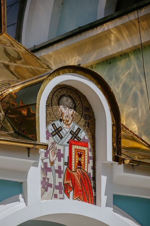 Free Close-up of a religious mosaic on a church's golden exterior with architectural details. Stock Photo