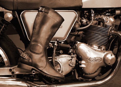 Darmowe zdjęcie z galerii z buty, motocykl, staroświecka kolekcja