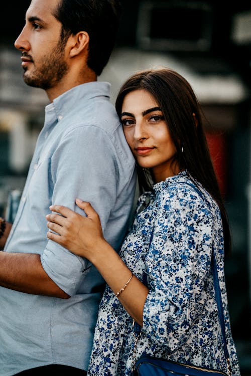 Foto profissional grátis de abraçando, afeição, amor