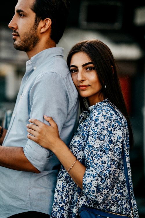Free A young couple in an affectionate embrace in a city environment. Warm and intimate atmosphere. Stock Photo