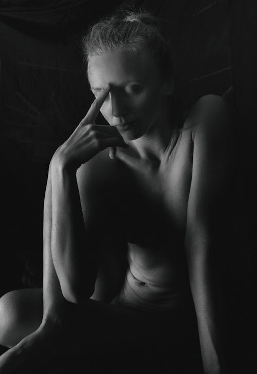 Δωρεάν στοκ φωτογραφιών με ασπρόμαυρο, γυμνός, γυναίκα