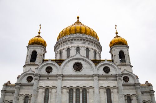 Free Low-angle view of the iconic Christ the Savior Cathedral in Moscow, showcasing its golden domes. Stock Photo