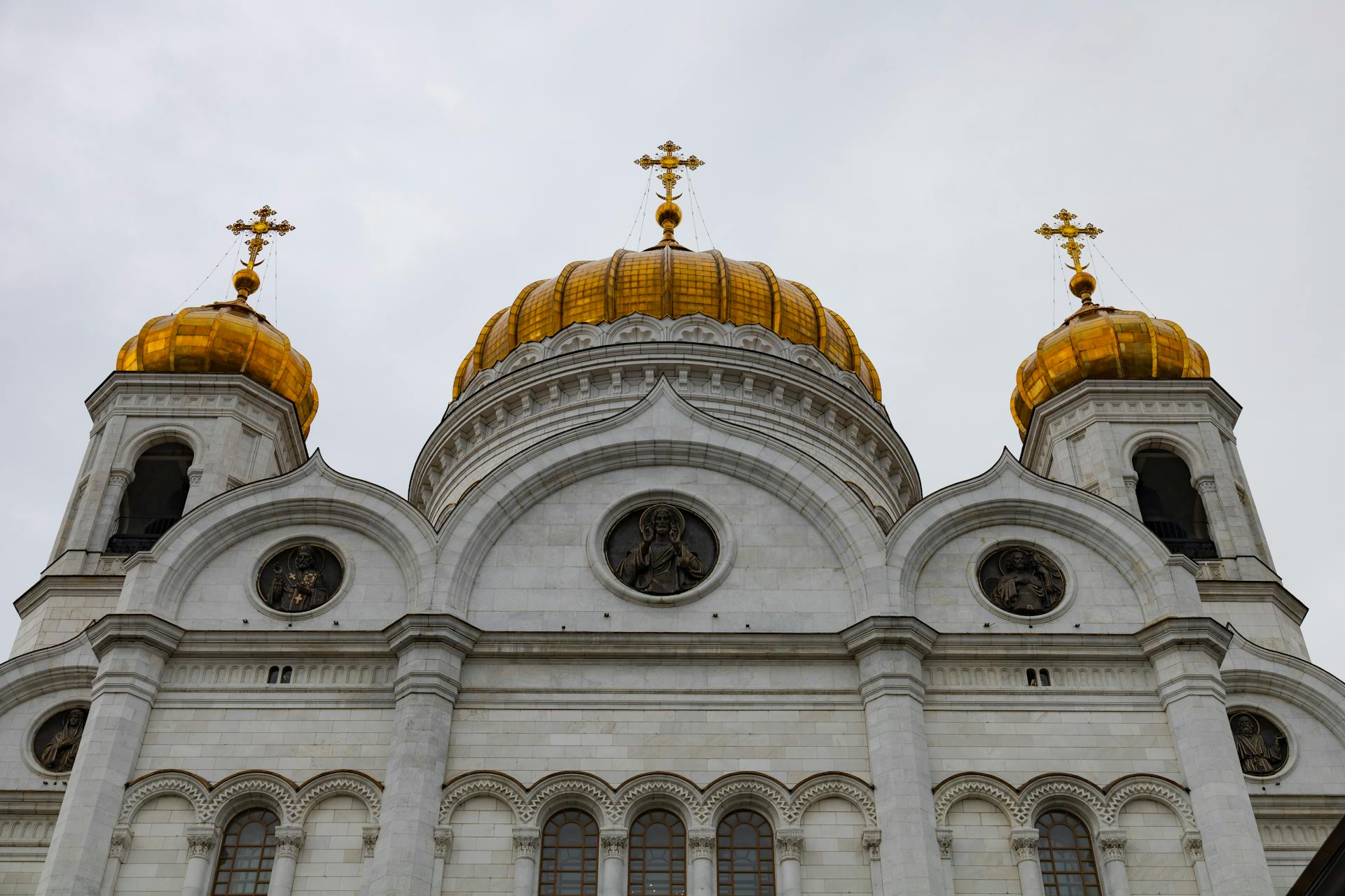 Explore the architectural beauty of the Cathedral of Christ the Saviour in Moscow with its iconic golden domes.